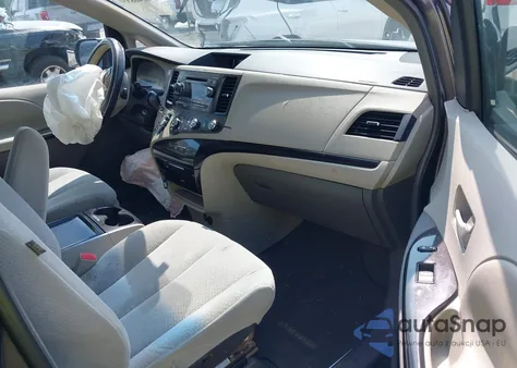 2011 Toyota Sienna Le V6 z USA, uszkodzony, nr VIN 5TDKK3DCXBS025836